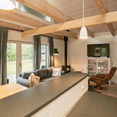 5 Person In Millinge